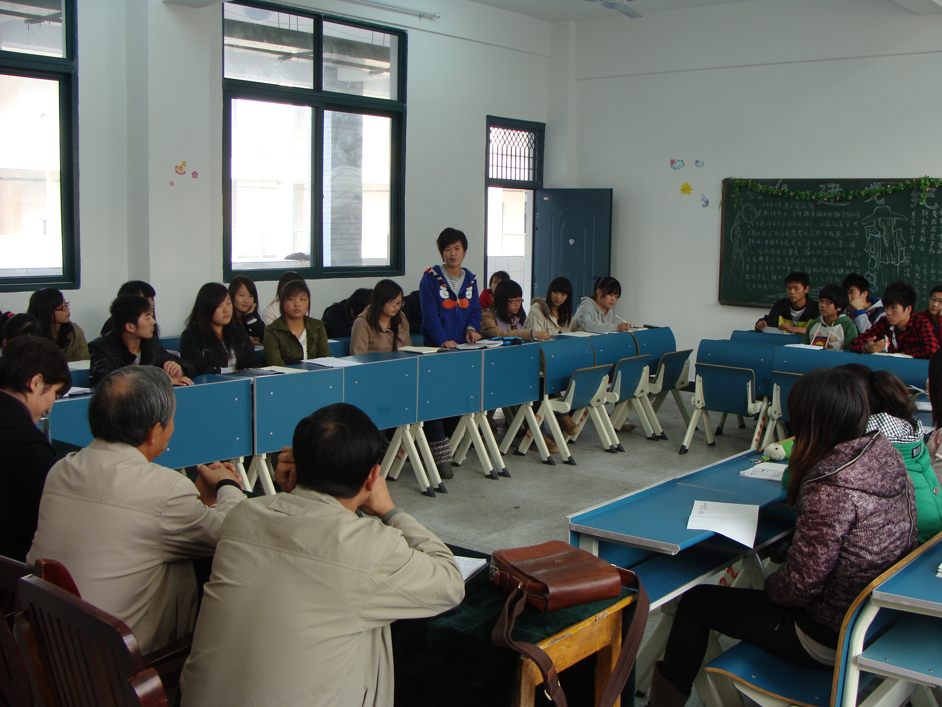 社会事业系召开期中教学检查师生座谈会 社会事业系召开期中教学检查师生座谈会