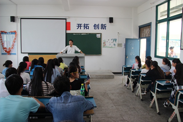 我系开展新生入学专业教育活动 我系开展新生入学专业教育活动