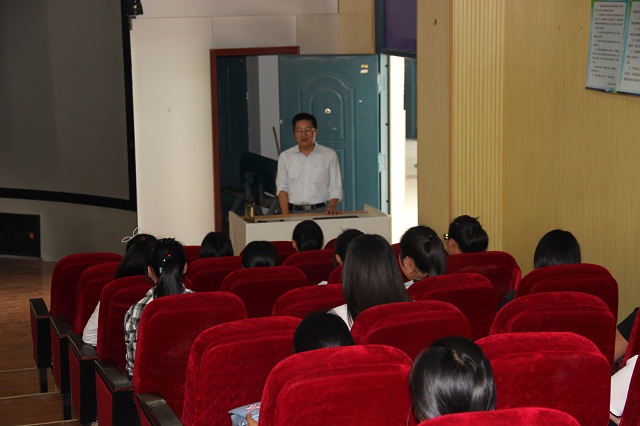 我系开展新生入学专业教育活动 我系开展新生入学专业教育活动